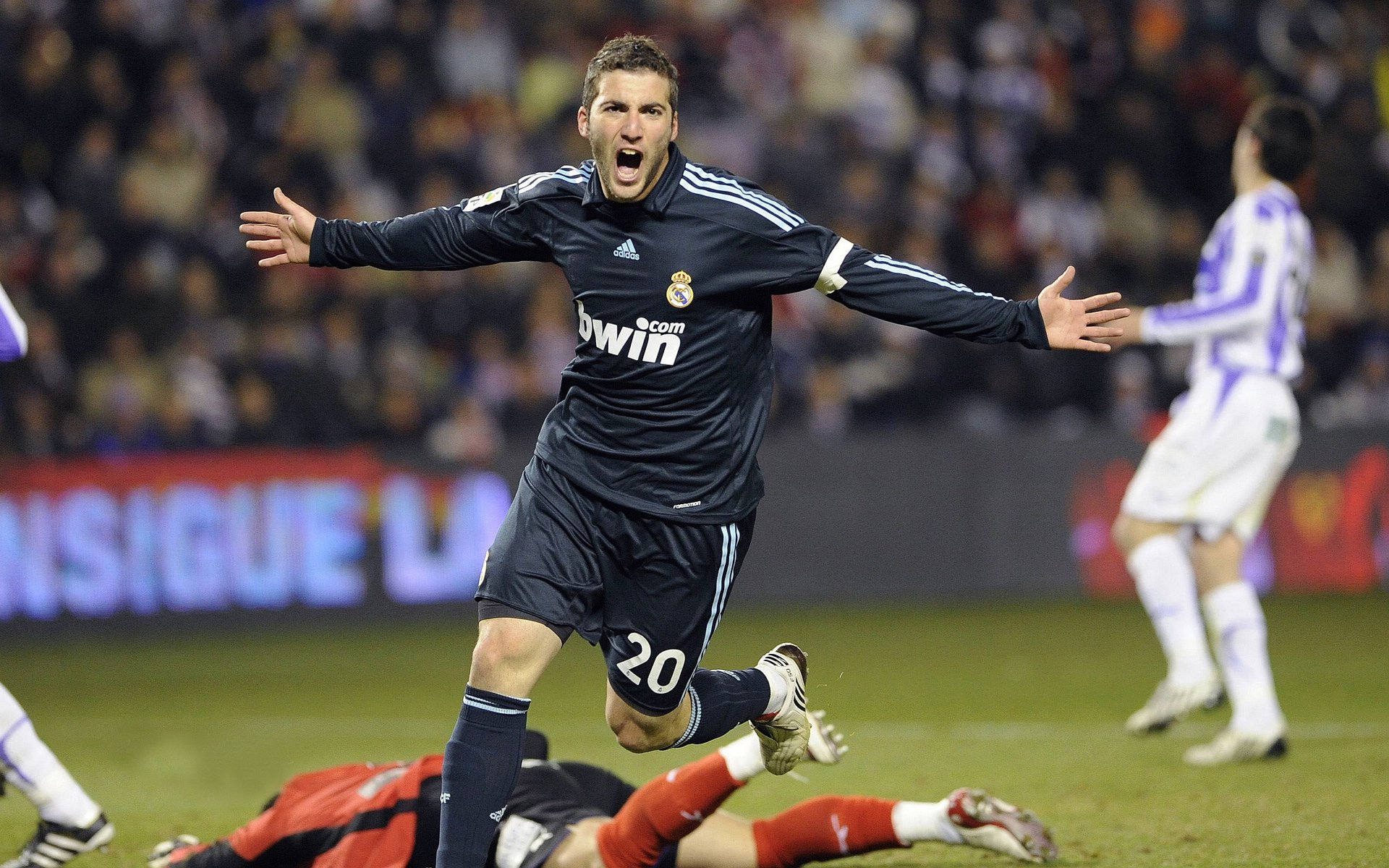 勒沃库森多点联动打出精彩进攻套路，勒沃库森vs多特蒙德在线直播